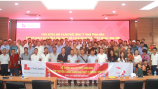 Welcome distributor Thoa Diem Co., Ltd and customers from Thai Binh province to visit Long Son Cement Plant