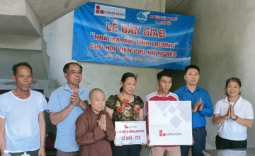 Long Son Cement Company hands over charitable houses in Hoa Lu district, Ninh Binh province