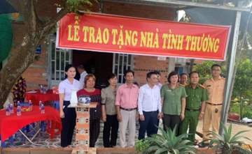 Công ty Xi măng Long Sơn – Trao nhà tình thương tại tỉnh Long An