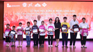 Công ty Xi măng Long Sơn trao học bổng cho học sinh có hoàn cảnh đặc biệt khó khăn năm học 2023-2024