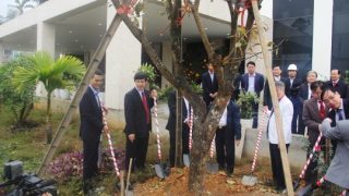 Chairman of Thanh Hoa province attended the new year ceremony of Long Son Cement Plant.