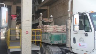 Long Son Cement Packing Factory in Long An released the first batch of cement to the market successfully.
