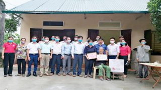 Long Son Cement Company donates charity houses to less fortunate households in Thanh Hoa province
