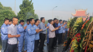 Long Son Cement offers incense in tribute to martyrs