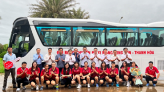 Long Son Cement give a bus to Long Son cement Thanh Hoa women’s volleyball team
