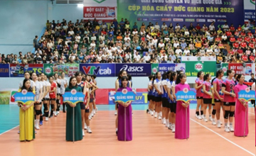 Long Son Cement gathered to support the Long Son Cement – Thanh Hoa women’s volleyball team before the start of 2nd round  of the national championship.