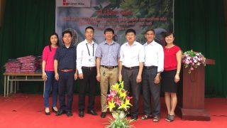 Nhà máy Xi măng Long Sơn tổ chức tặng quà cho các em học sinh nghèo tại Bắc Giang