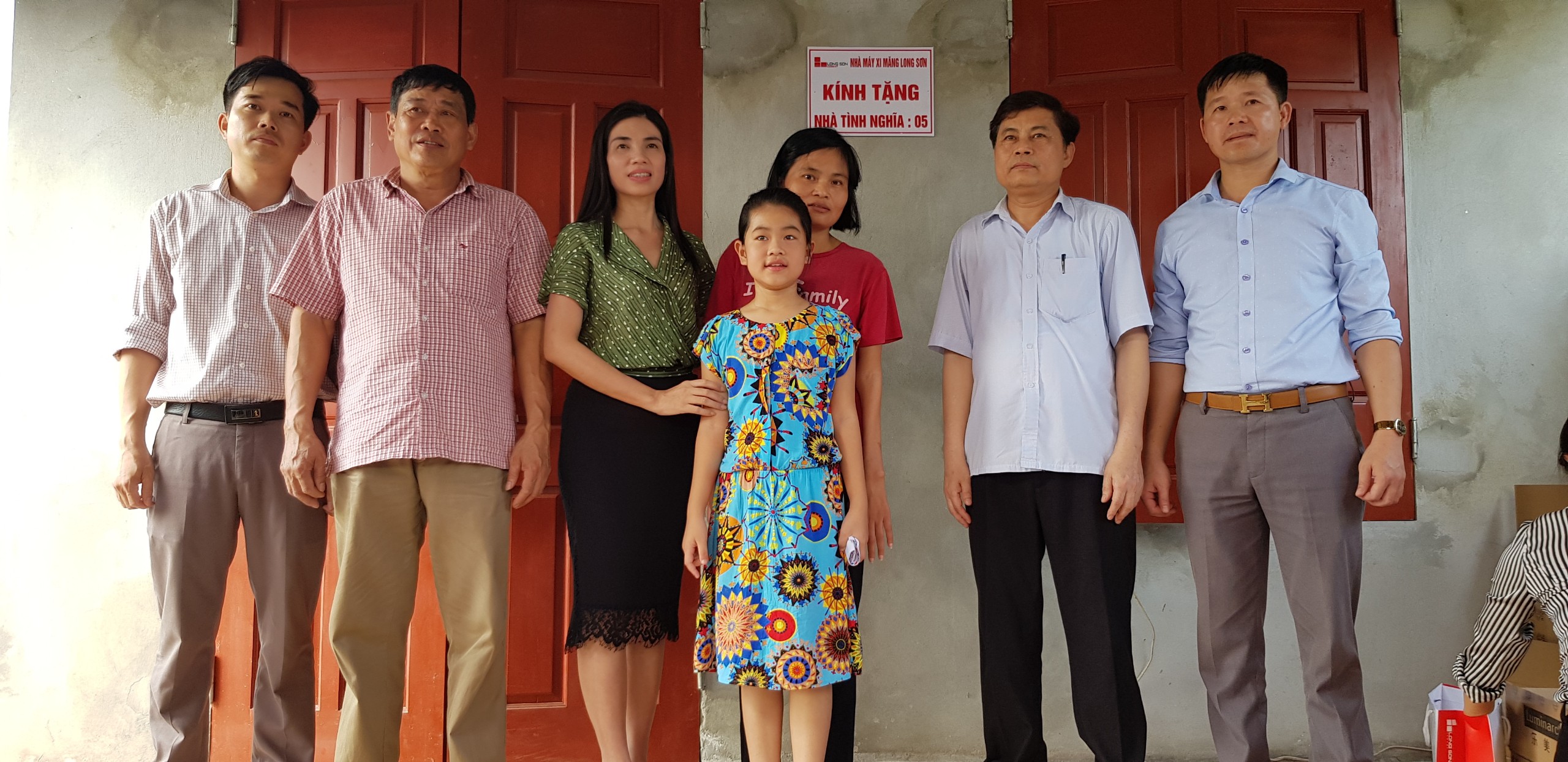 Công ty Xi măng Long Sơn – Trao tặng nhà tình nghĩa cho Gia đình có hoàn cảnh đặc biệt khó khăn.