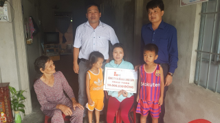 Xi măng Long Sơn – Trao quà hỗ trợ Gia đình có hoàn cảnh khó khăn.