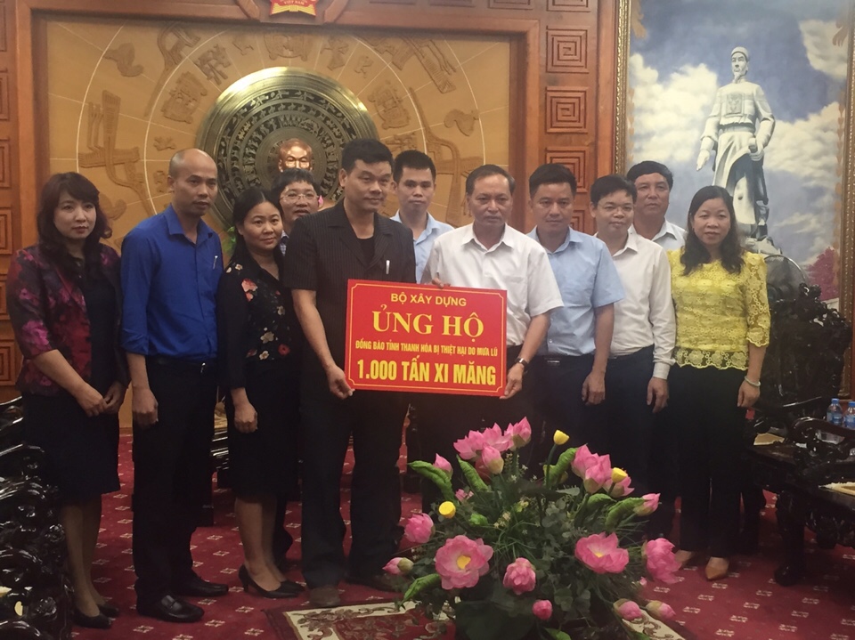 Xi măng Long Sơn – Hỗ trợ khắc phục thiệt hại mưa lũ tại Thanh Hóa.