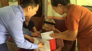 Công ty Xi măng Long Sơn – Thăm hỏi và tặng quà mẹ Việt Nam Anh Hùng.