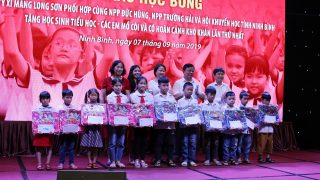Trao học bổng cho 105 học sinh mồ côi, hoàn cảnh khó khăn tại tỉnh Ninh Bình