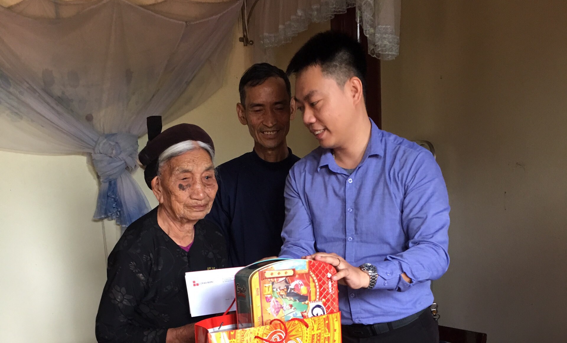 Công ty Xi măng Long Sơn thăm hỏi và chúc tết Mẹ Việt Nam Anh Hùng xuân Canh Tý 2020