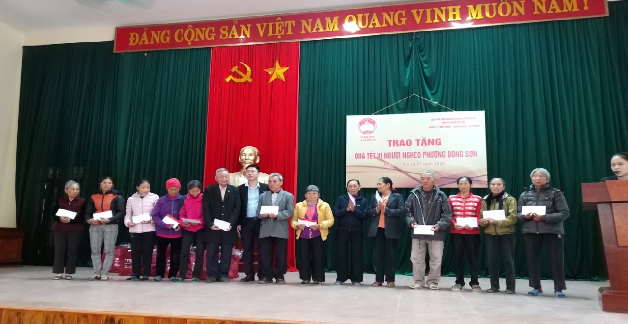 Xi măng Long Sơn trao tặng quà tết vì người nghèo Xuân Canh Tý 2020