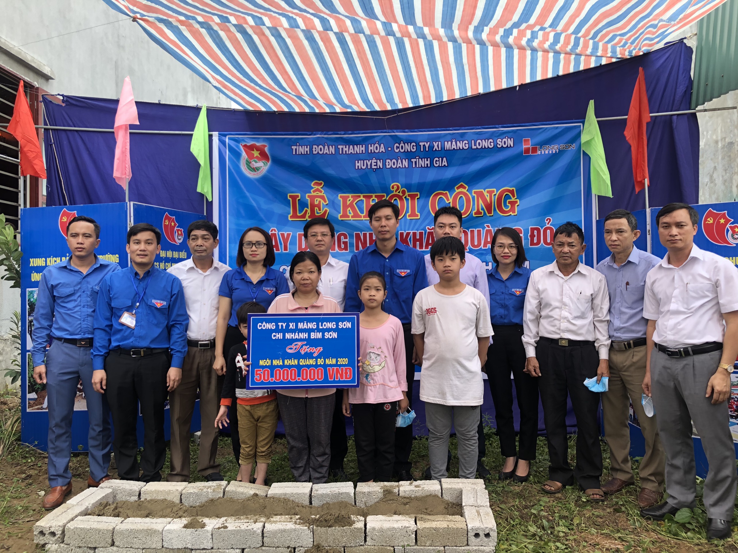 Công ty Xi măng Long Sơn tài trợ xây dựng nhà Khăn quàng đỏ cho các gia đình có hoàn cảnh khó khăn tại tỉnh Thanh Hóa