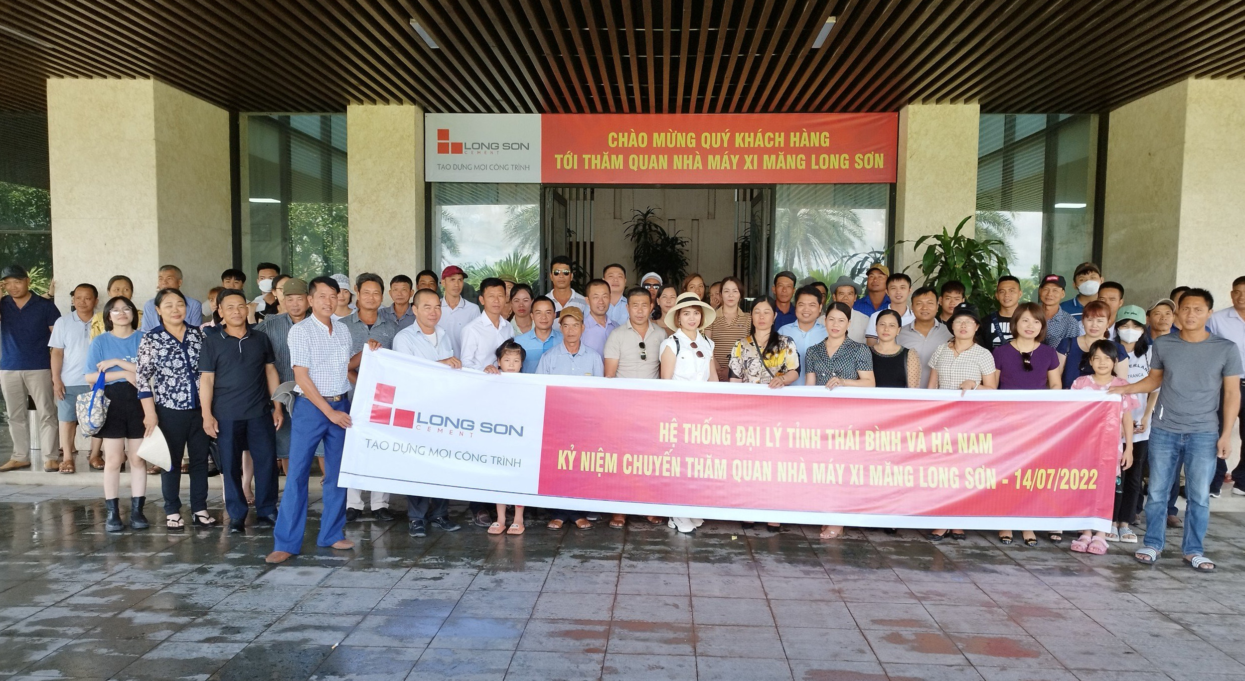 Chào mừng Nhà phân phối Công ty TNHH TMDV & VT Xuân Hùng và Quý khách hàng tỉnh Thái Bình và tỉnh Hà Nam tới thăm quan nhà máy xi măng Long Sơn