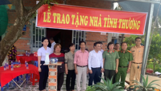 Công ty Xi măng Long Sơn – Trao nhà tình thương tại tỉnh Long An