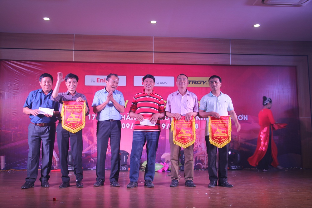 trao-giải-bóng-đá