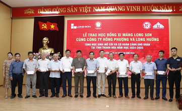 Công ty xi măng Long Sơn trao học bổng khuyến học cho học sinh địa bàn 2 tỉnh Thanh Hóa và Ninh Bình năm học 2024-2025