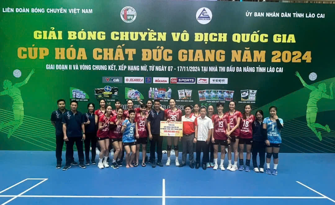 Đội bóng chuyền Xi măng Long Sơn Thanh Hóa nổ lực thay đổi thứ hạng