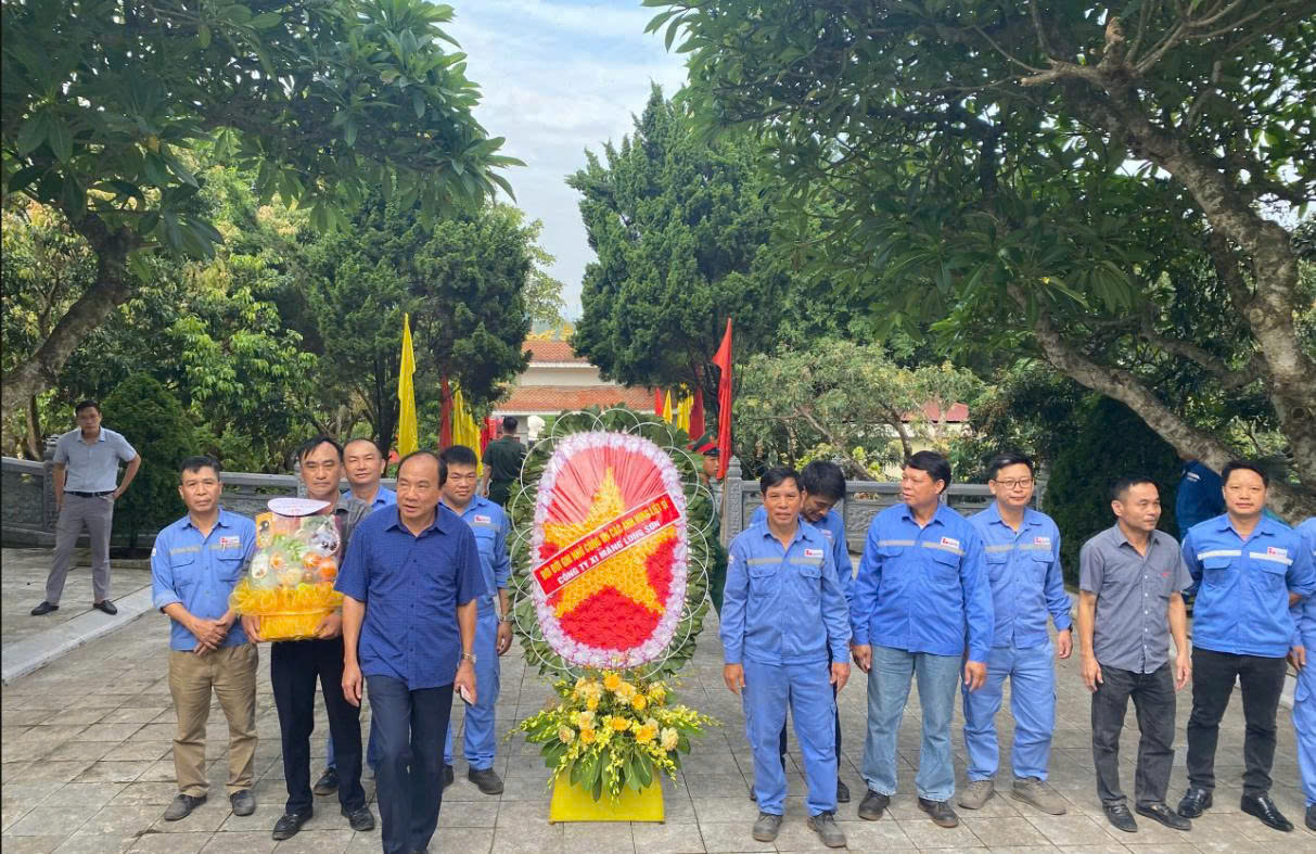 Công ty Xi măng Long Sơn dâng hương tưởng niệm các anh hùng liệt sỹ