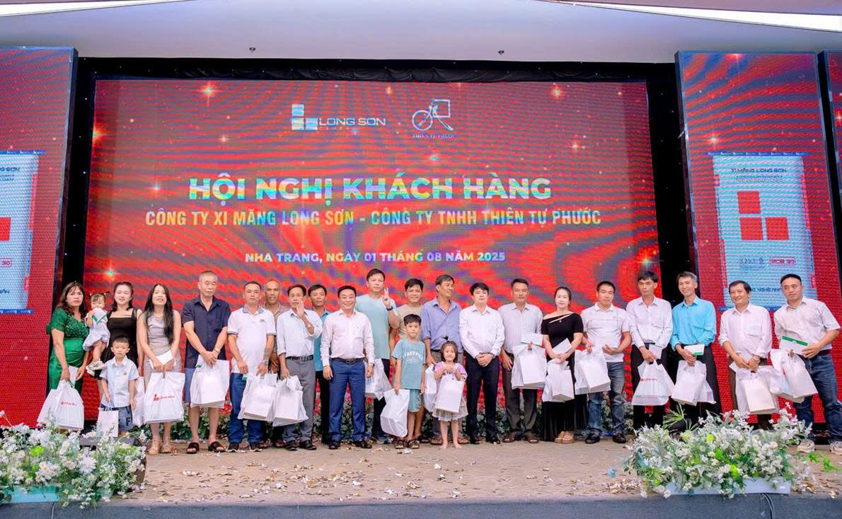 Công ty xi măng Long Sơn và NPP Thiên Tự Phước tổ chức hội nghị khách hàng kết hợp du lịch tại Nha Trang.