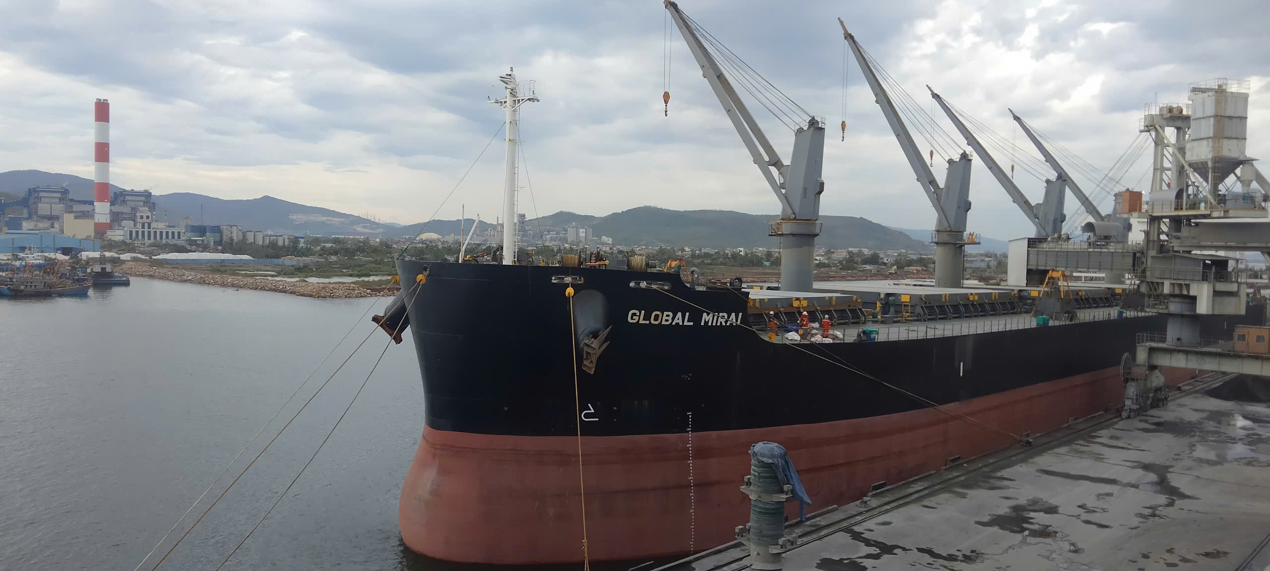 z7085732730590_9a6f77de32edba15d2d2caa753280583