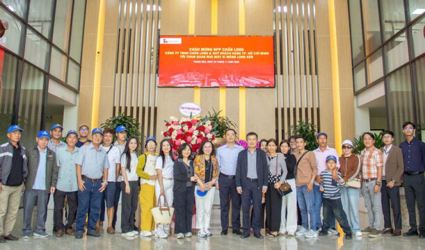 Chào mừng Công ty TNHH Thương mại TLT Hưng Yên cùng quý khách hàng tỉnh Hưng Yên và Công ty TNHH Chấn Long cùng quý khách hàng TP Hồ Chí Minh tới tham quan Nhà máy Xi măng Long Sơn.