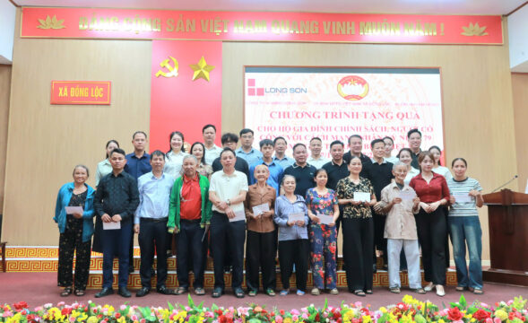 Xi măng Long Sơn đồng hành xây dựng Nhà tình nghĩa và trao quà tri ân gia đình chính sách tại Hà Tĩnh