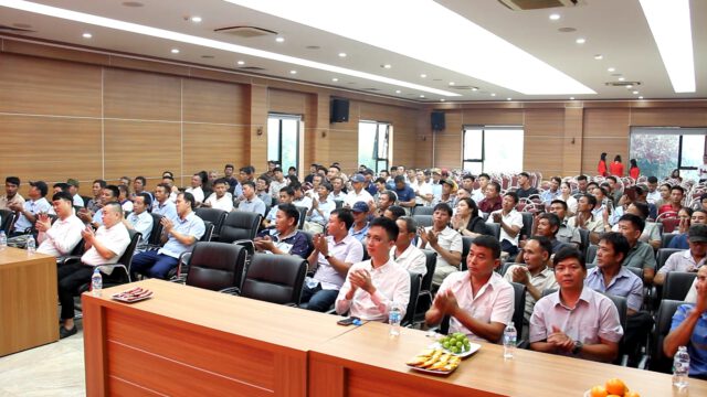 Xi măng Long Sơn tiếp đón NPP Công ty TNHH Cường Dung TH và Quý khách hàng tỉnh Thanh Hóa tham quan nhà máy.