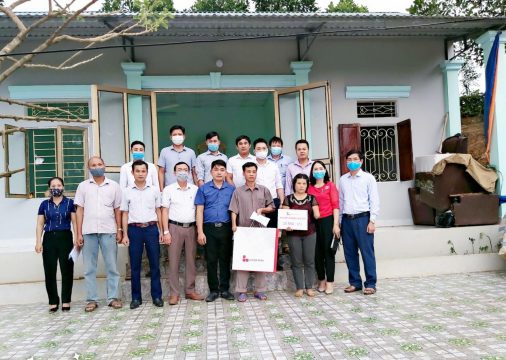 2 bui-thi-toi-nha-tinh-thuong-xi-mang-long-son