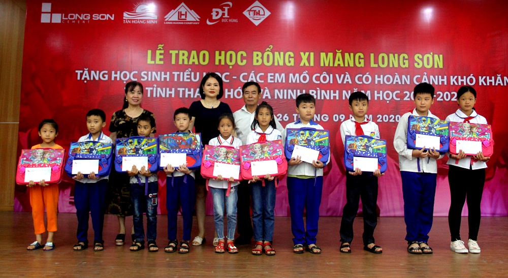 5 xi-mang-long-son-trao-hoc-bong