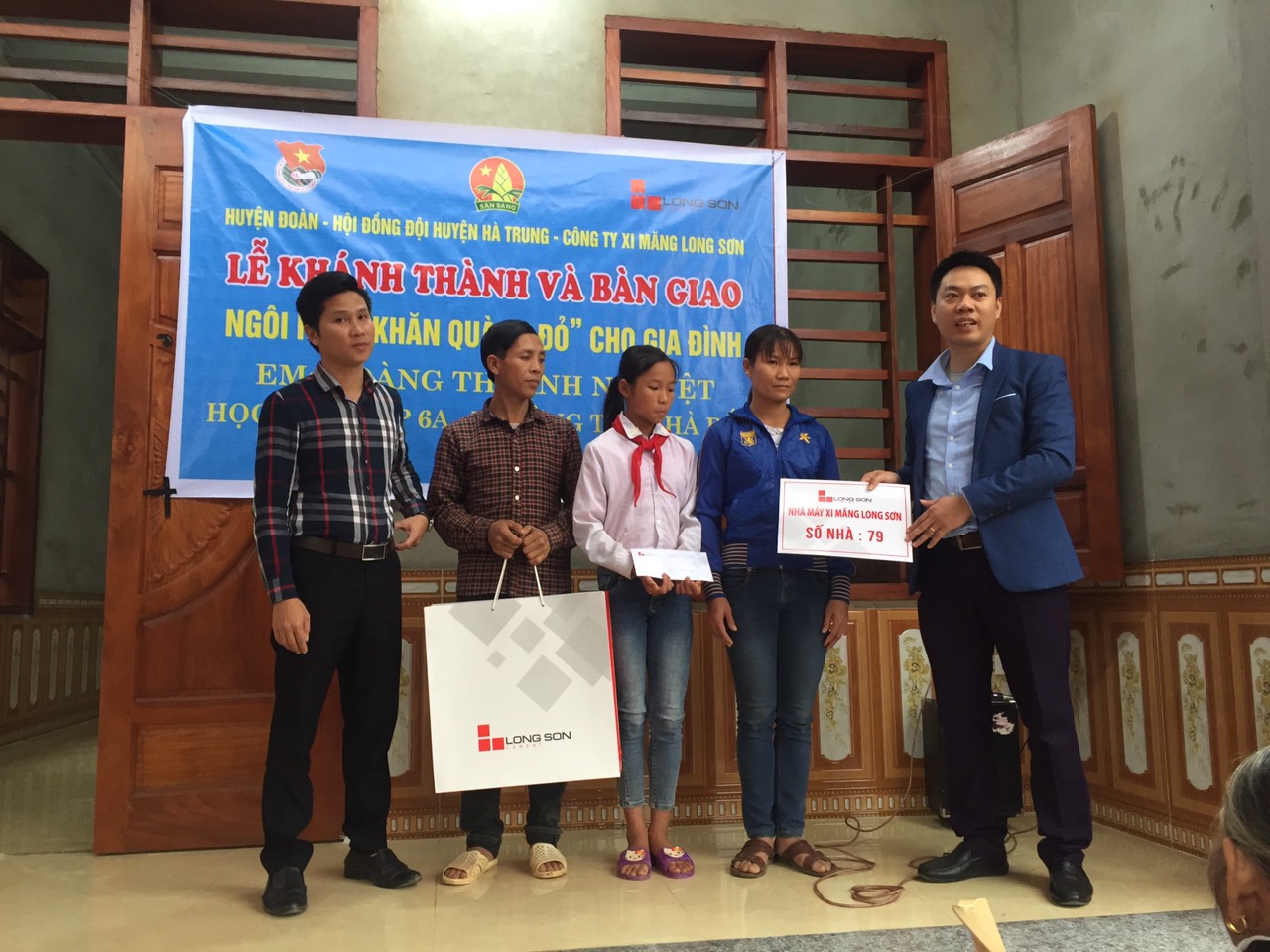 8-c381nh-hc3a0-trung 8 Ánh Hà TRung