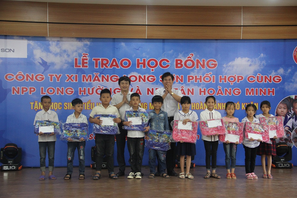 công-ty-xi-măng-long-sơn-trao-khuyến-học