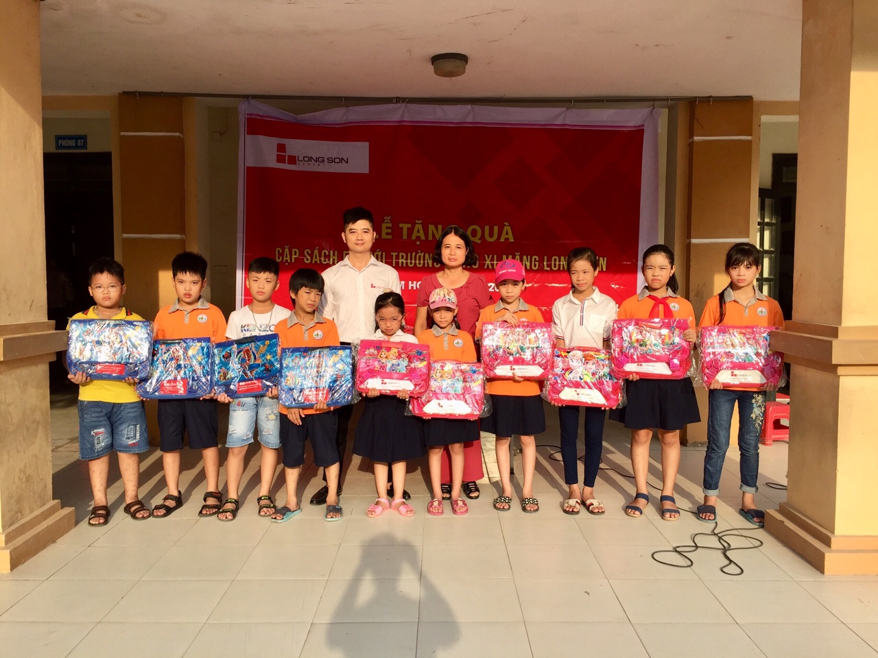 ce1bab7p-sc3a1ch-cc3b9ng-em-c491e1babfn-trc6b0e1bb9dng cặp-sách-cùng-em-đến-trường