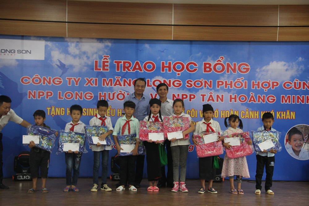 tra-học-bổng-2018