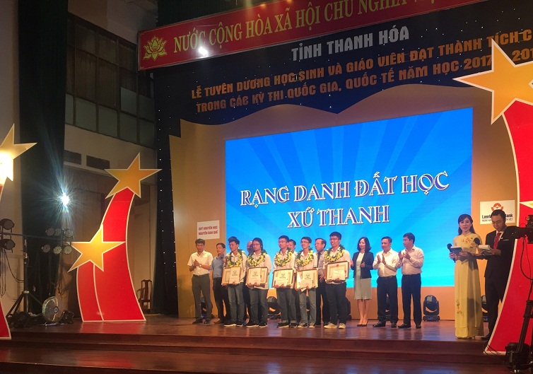 trao-he1bb8dc-be1bb95ng-he1bb8dc-sinh-xue1baa5t-se1baafc trao-học-bổng-học-sinh-xuất-sắc