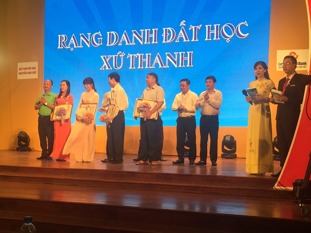 trao-he1bb8dc-be1bb95ng-thanh-hc3b3a-2 trao-học-bổng-thanh-hóa