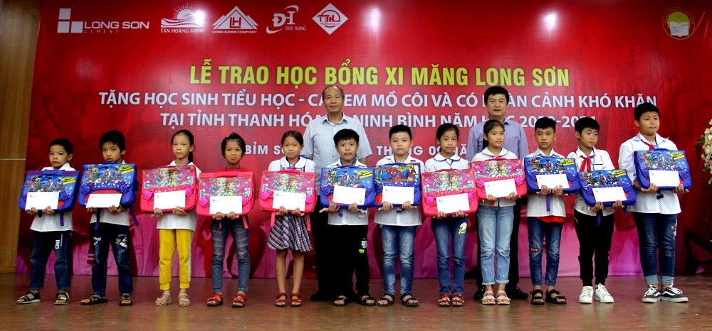 trao-hoc-bong-2 trao-hoc-bong-2