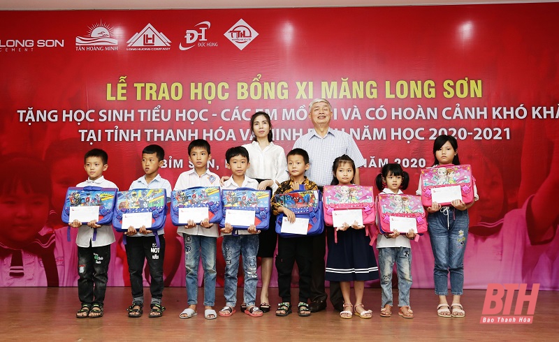 xi-mang-long-son-trao-hoc-bong 1