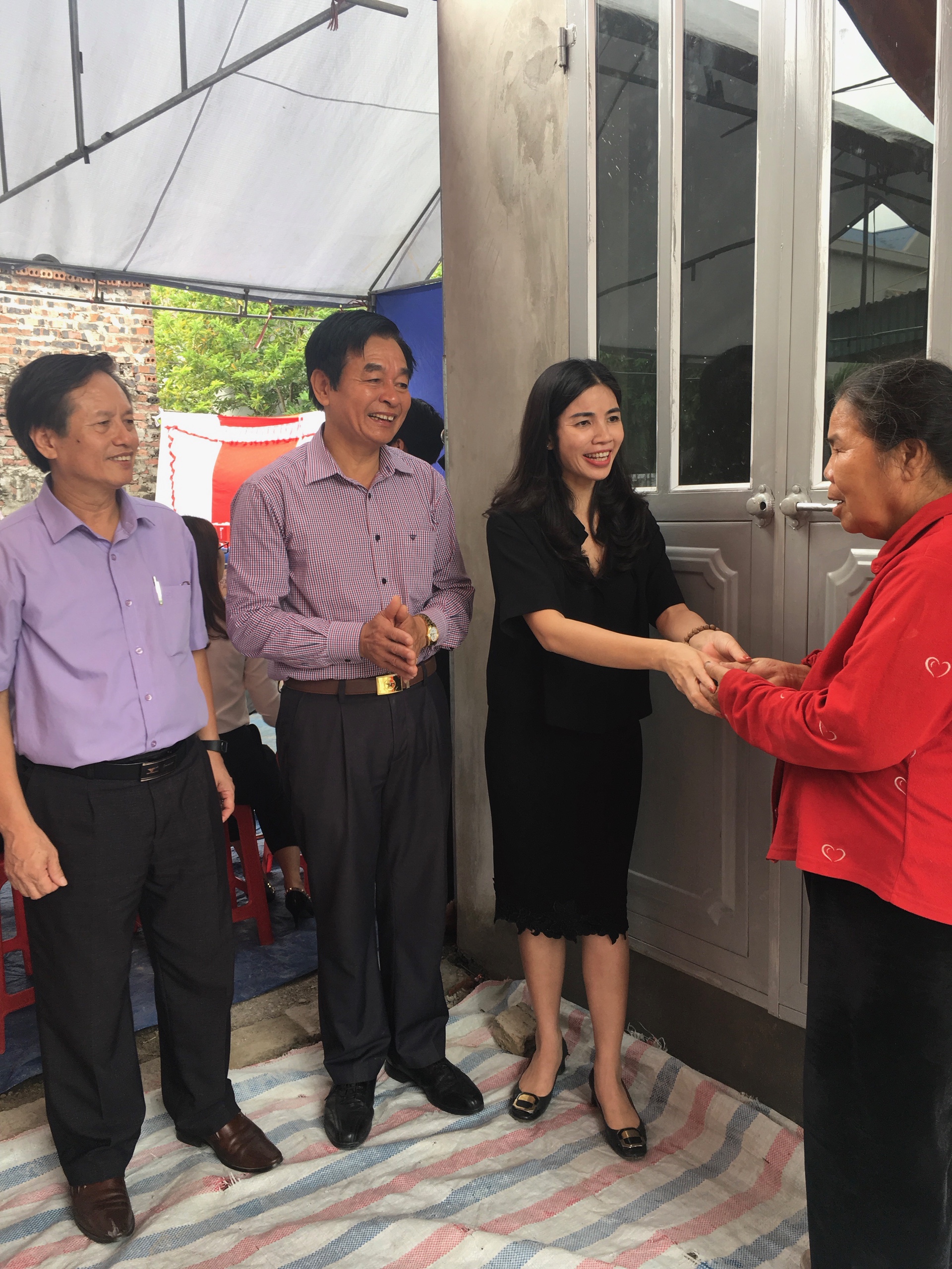 xi-mc483ng-long-sc6a1n-trao-te1bab7ng-nhc3a0-tc3acnh-thc6b0c6a1ng xi-măng-long-sơn-trao-tặng-nhà-tình-thương